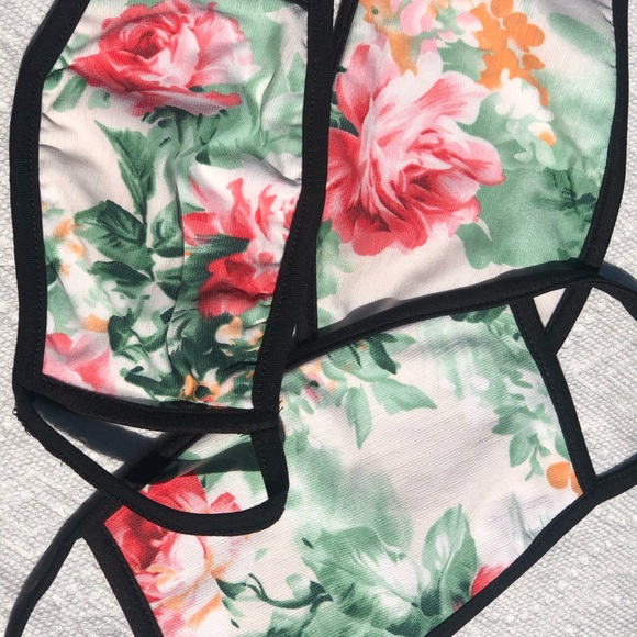 Floral Face Mask with Filter Pocket - Picture 3 of 7